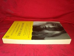 Brain on Fire by Susannah Cahalan-2013 Nonfiction/Memoir/Mental Illness, PB
