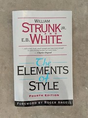 The Elements of Style by E. White, William Strunk Jr. and William Strunk (1999,